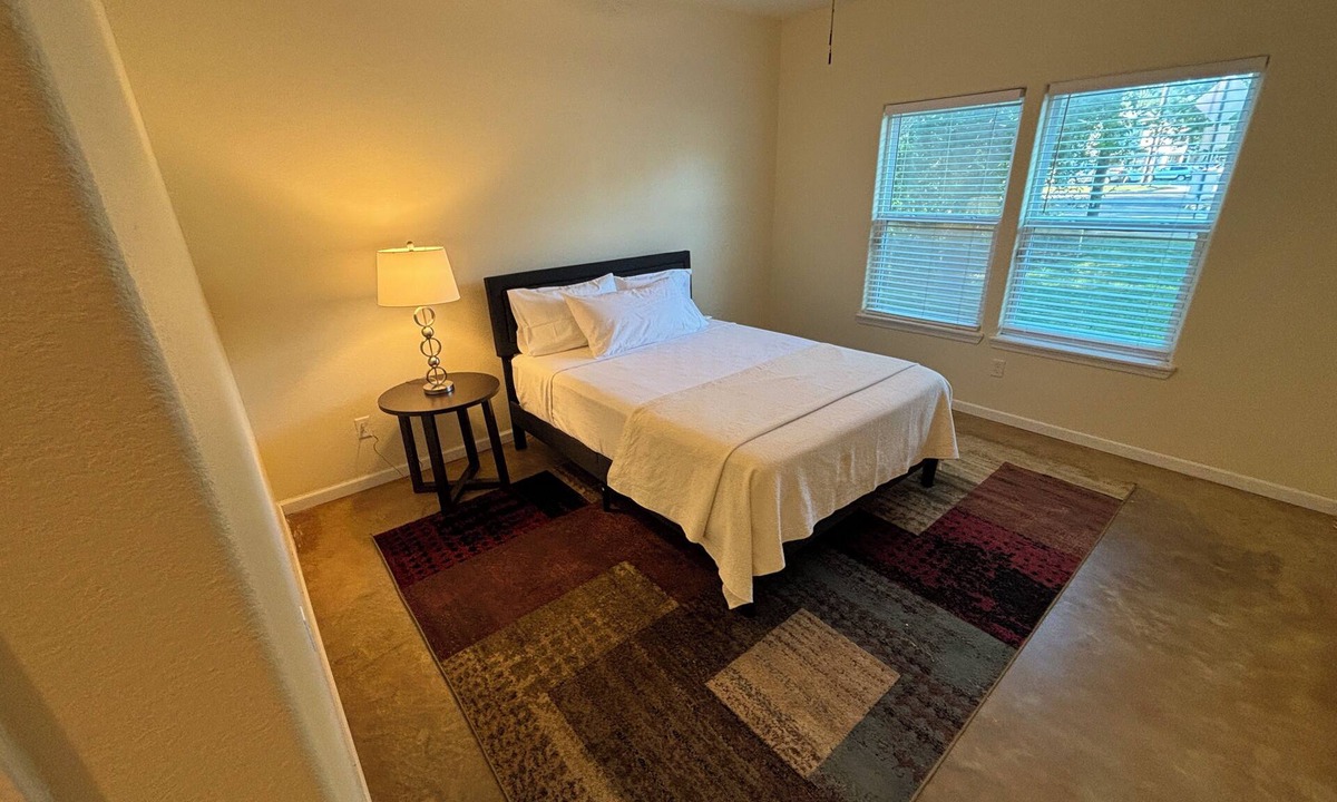 College Station House | 1-bedroom house with WiFi, AC close to campus and North Gate.