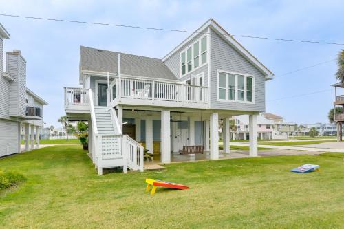 Pirates Beach House | 1 Block to Pirates Beach: Family Home in Galveston