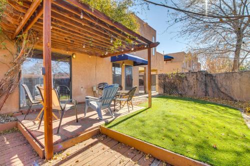 Northeast Heights House | 1 Mi to UNM: Convenient Albuquerque Townhome!
