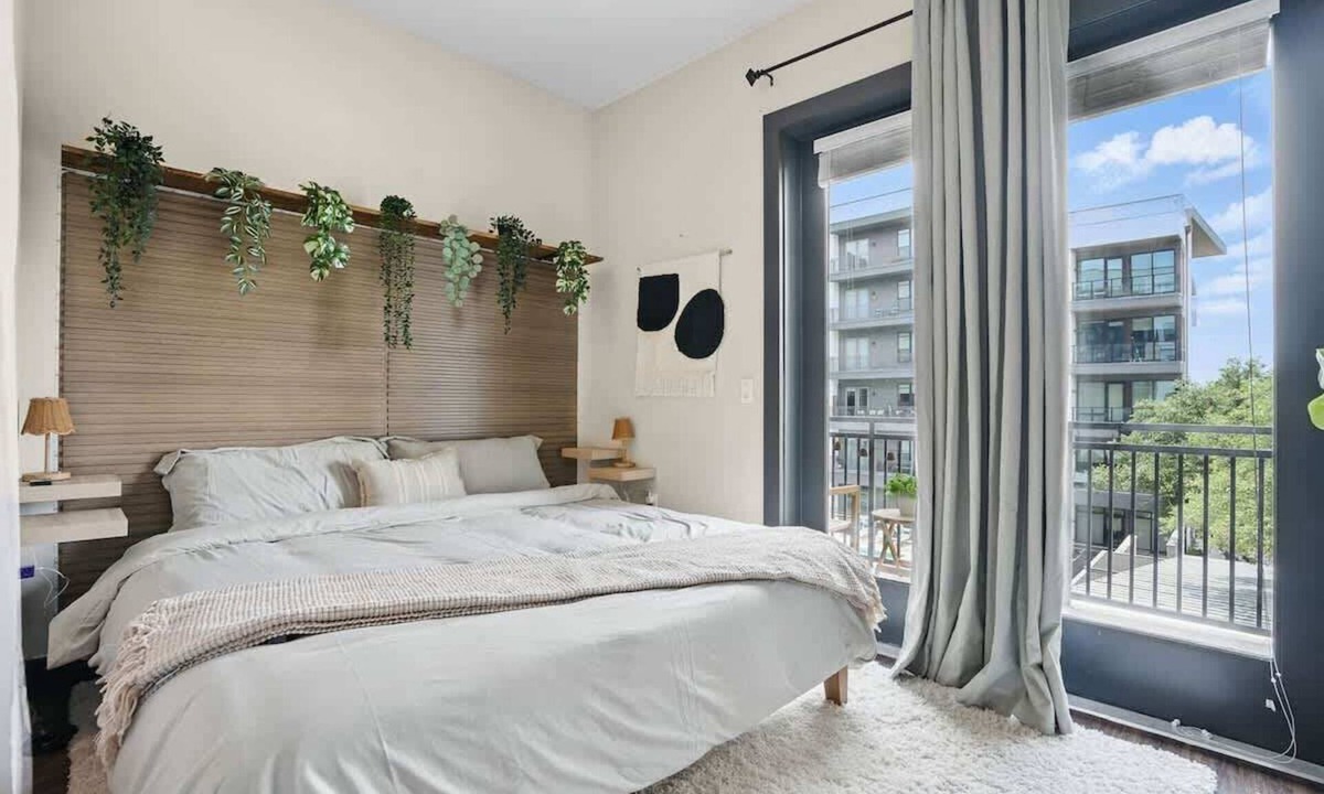 North Burnet Apartment | 12min DT | 6min Domain | Studio-Pool, Free Parking