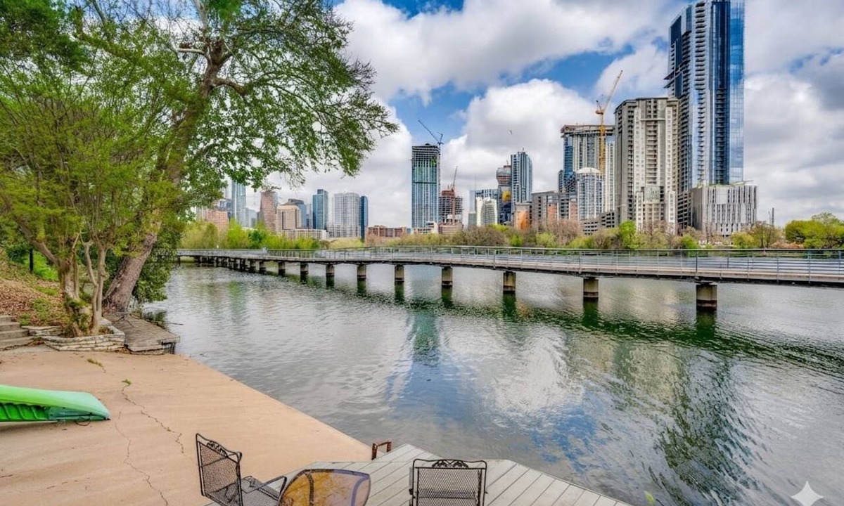 Travis Heights Condo | 1BR Lakefront Condo | Direct Lady Bird Lake Access | Walk to South Congress ❤️