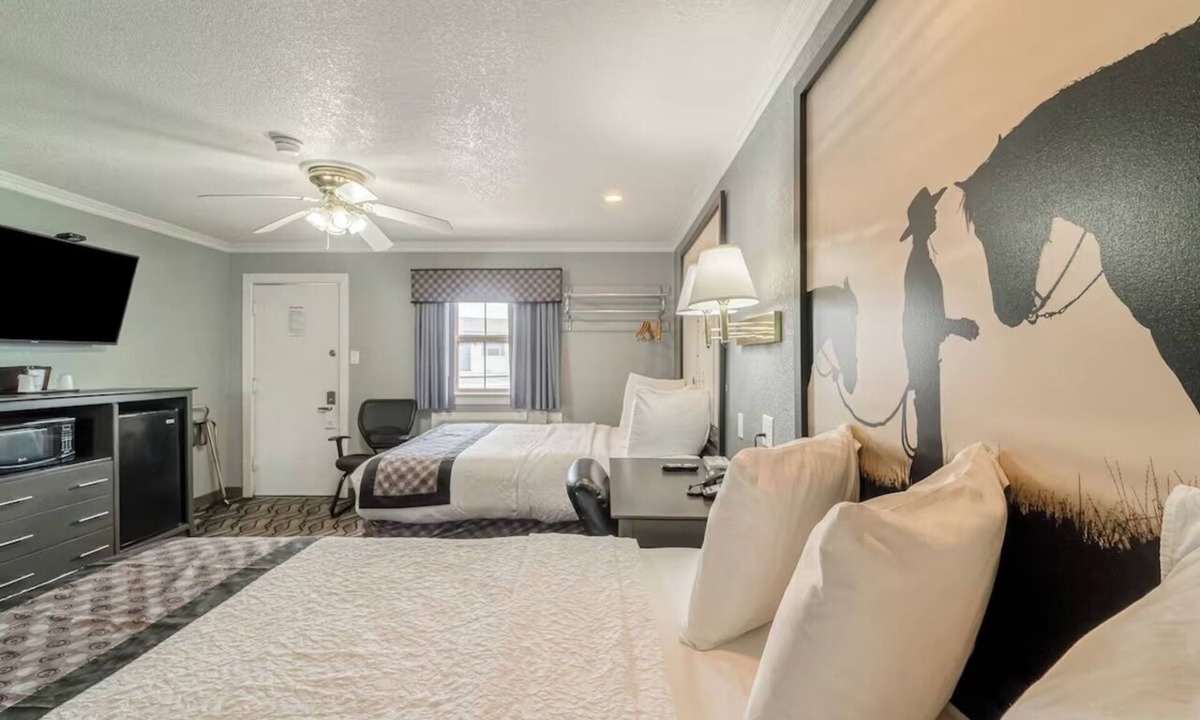 Ira Hotel | 2 Accommodations | Near Heritage Village Attraction + Free Parking | 2 Queen Bed