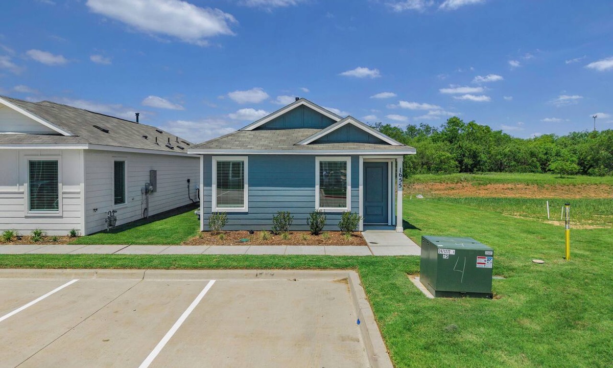 Tarrant County House | 2-bedroom house in peaceful Fort Worth with cool AC breeze