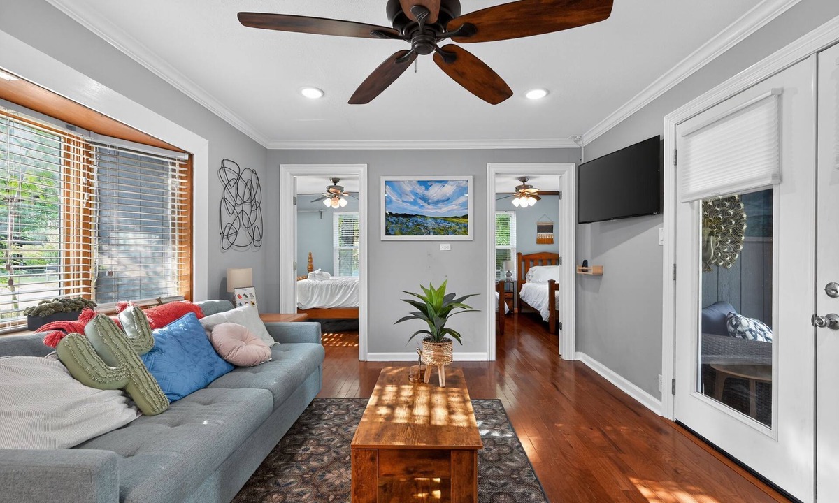 Flower Mound House | 2 Mi to Lake, RV+ Boat parking, Screened in porch!