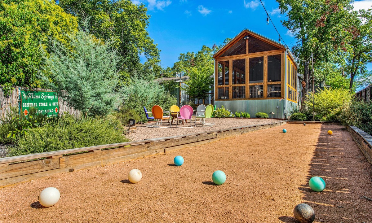 Fredericksburg House | 2 min walk to Main St - Screened Porch, Hot Tub - Great for Groups