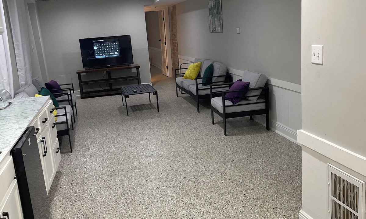 Broadmoor Apartment | 29 days for the price of 7 days in a beautifully renovated 2 bedroom 1 bath!