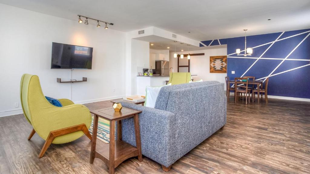 Downtown Fort Worth Apartment | 2BR at West 7th Street