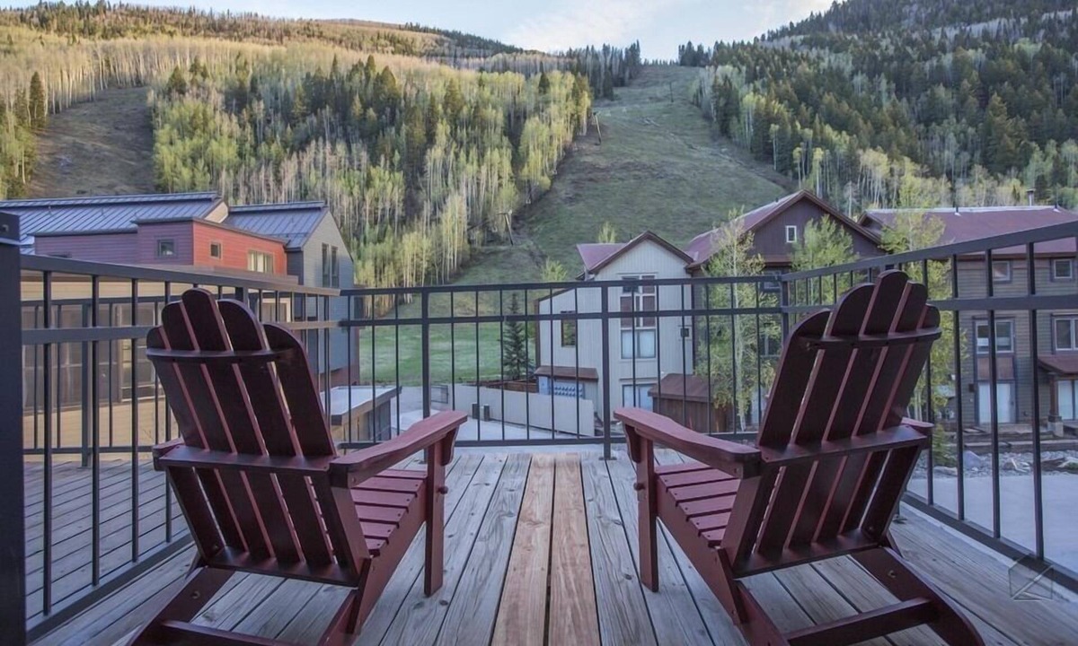 Telluride Condo | 2BR Mountain Condo | Deck, Hot Tub Access + Minutes to Hiking