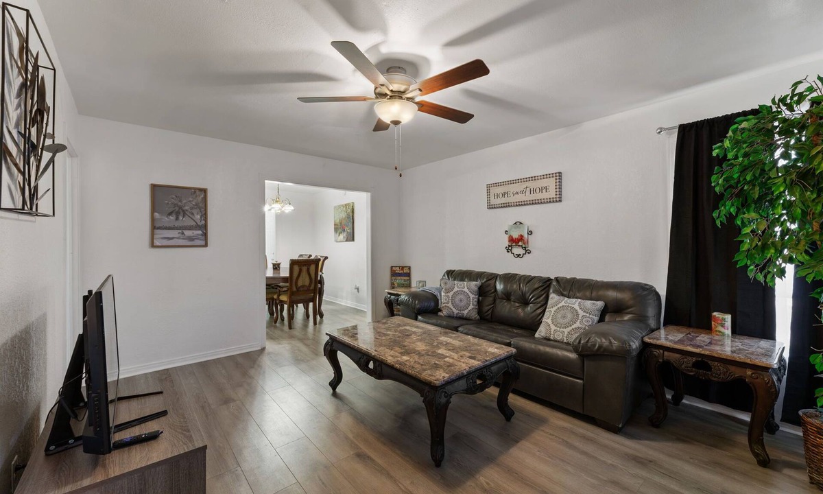 Mound House | 3-bedroom house in Killeen with WiFi, AC, Pet-Friendly, Washer/Dryer.