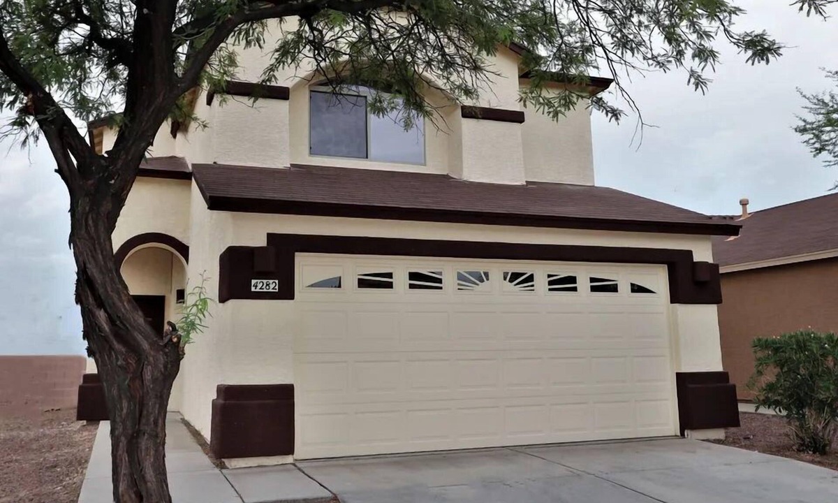 Tucson House | 3-bedroom house in pleasant Tucson with cool AC and space to relax