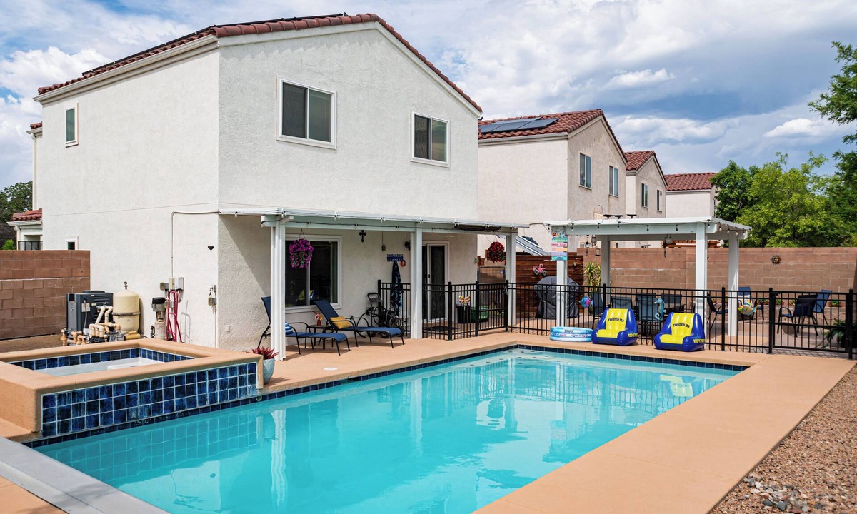 Vista Del Norte Alliance House | 3-bedroom house in brilliant Albuquerque with cool AC breeze