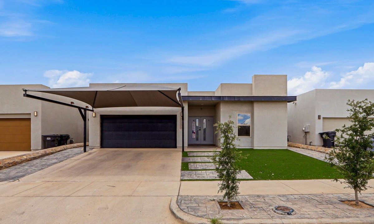Biggs Field House | 3-bedroom pool house in amazing El Paso with AC and fitness room