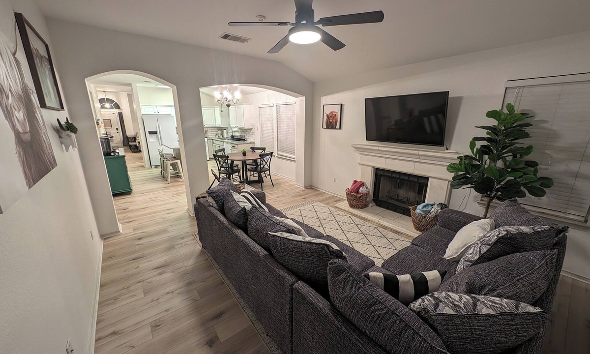 Block House Creek House | 3-bedroom vacation home just 18 minutes from Lake Travis