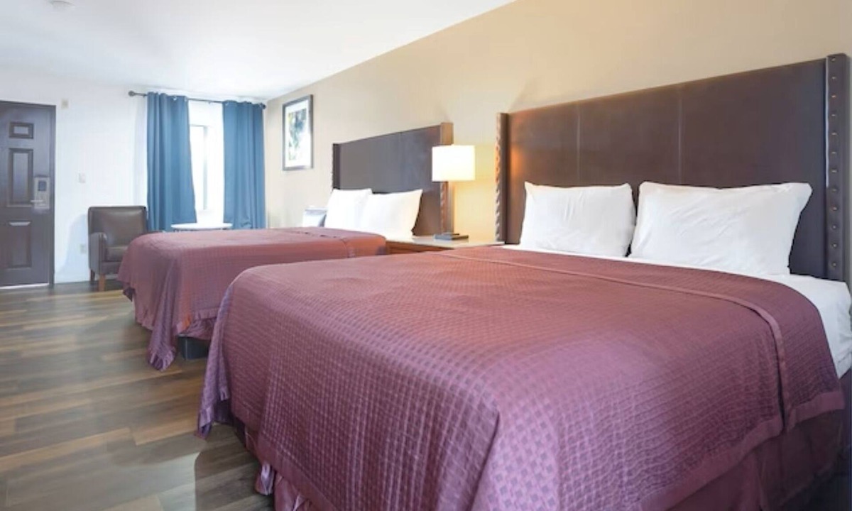 San Augustine Hotel | 3 Best Deal Rooms: 2 Full Beds Non-Smoking Room off Freeway.