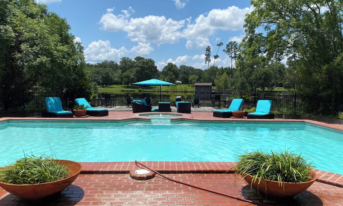 Plantersville Cabin | 3 guest house cabins on 100+ ACRE HORSE RANCH!/POOL/FISHING LAKE!