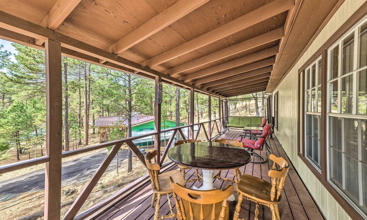 Ruidoso Cottage | 3 Mi to Ruidoso Winter Park: Home w/Fireplace!