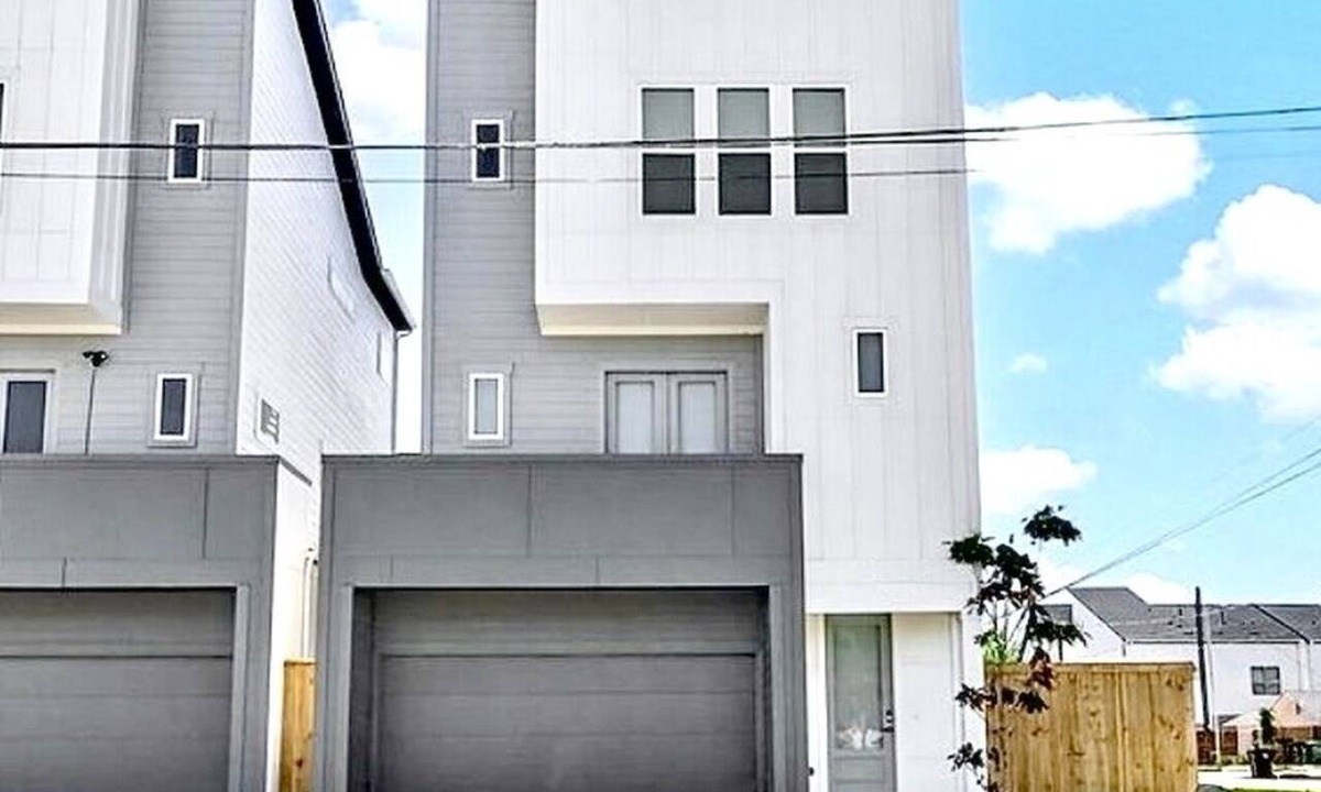 OST - South Union House | 3-Story Luxury Modern Townhouse in Downtown Houston!