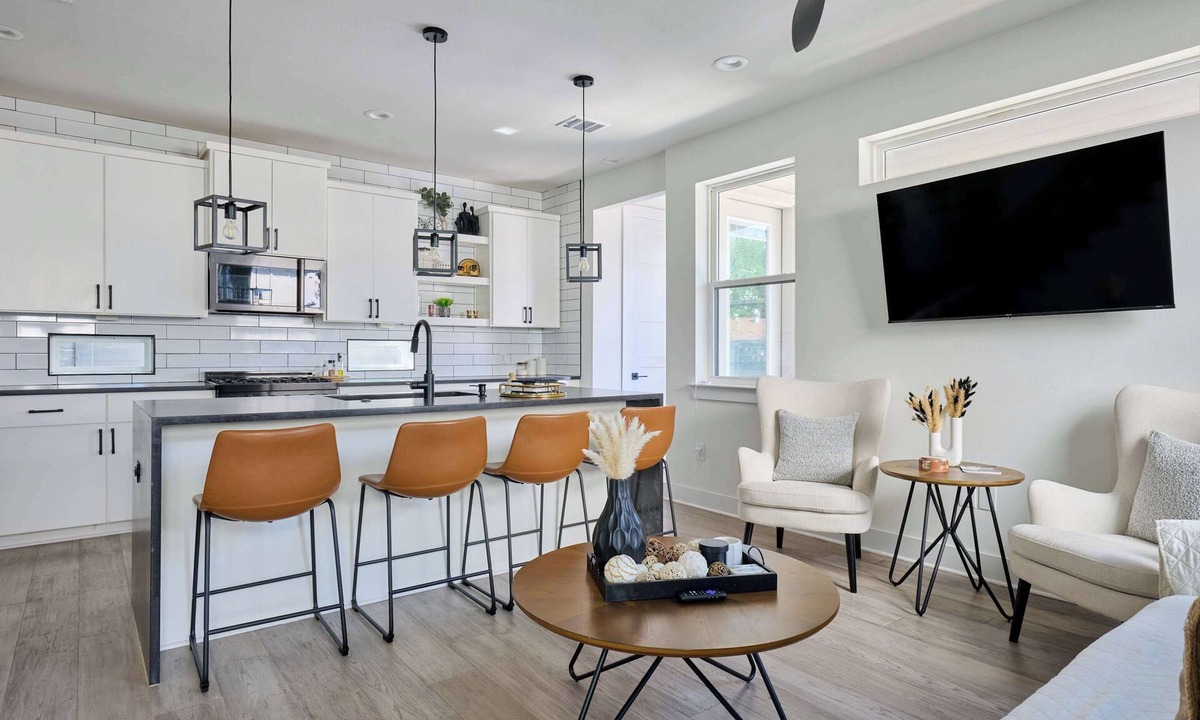 South Manchaca House | 3BR Retreat | Near Airport | DT ATX | BBQ