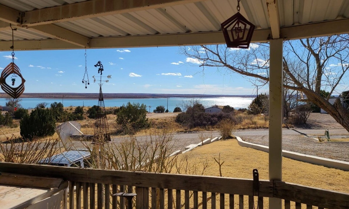 Logan House | 4 Bedroom Lake House with fantastic views and plenty of space.