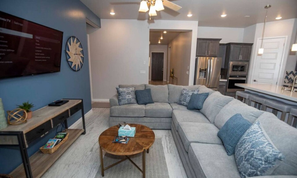 Las Cruces Villa | 4014/Russ Modern · New Home in Quiet Neighborhood - Relax and Enjoy