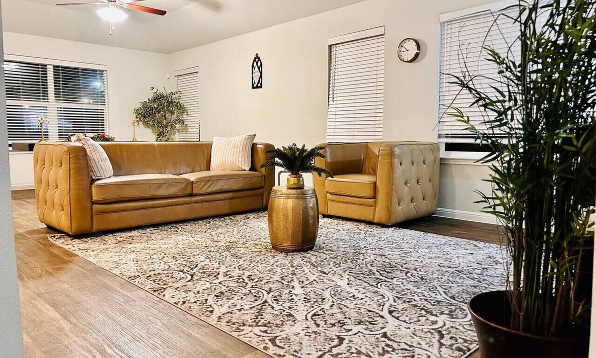 Pioneer Crossing House | 4BR retreat: 15m from Downtown and the Domain