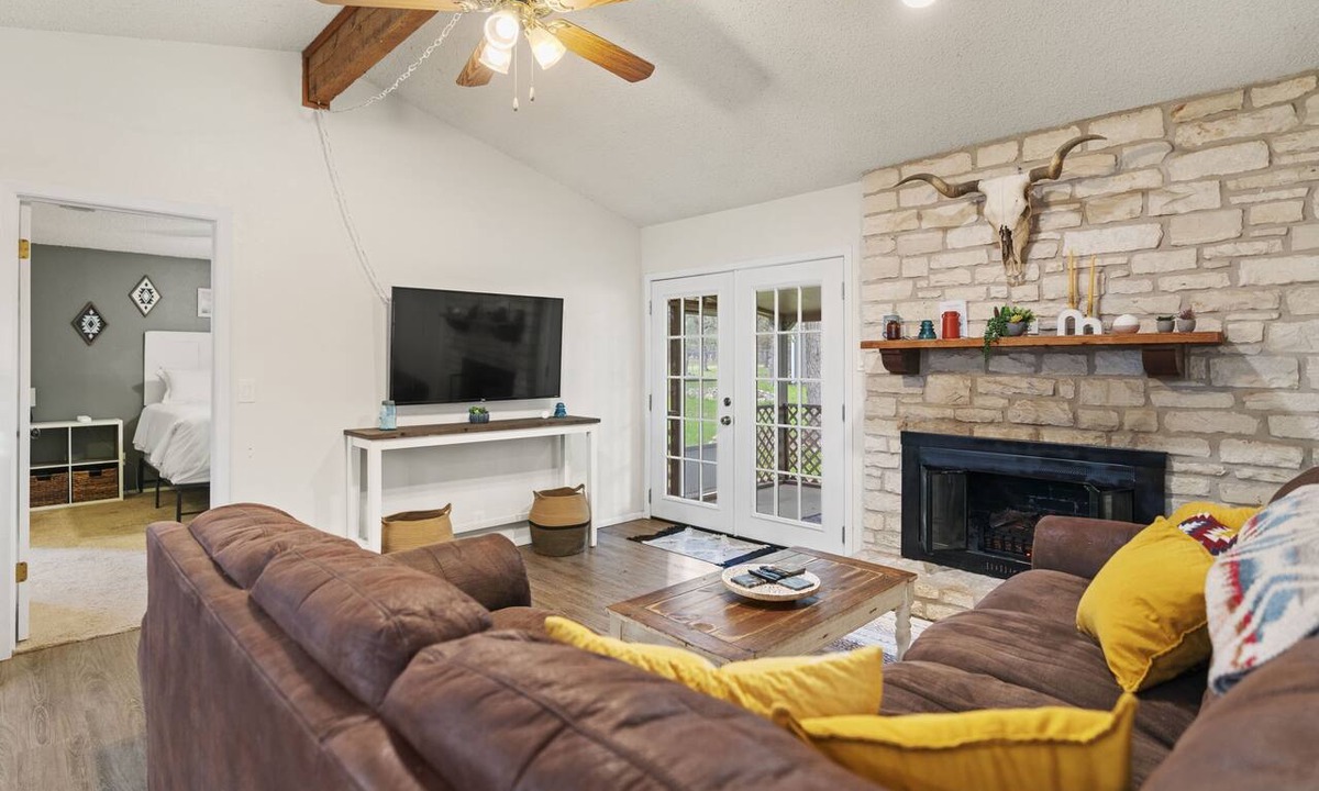 Georgetown House | 4BR Sleeps 11 | Near Dell Diamond + Summer Nights