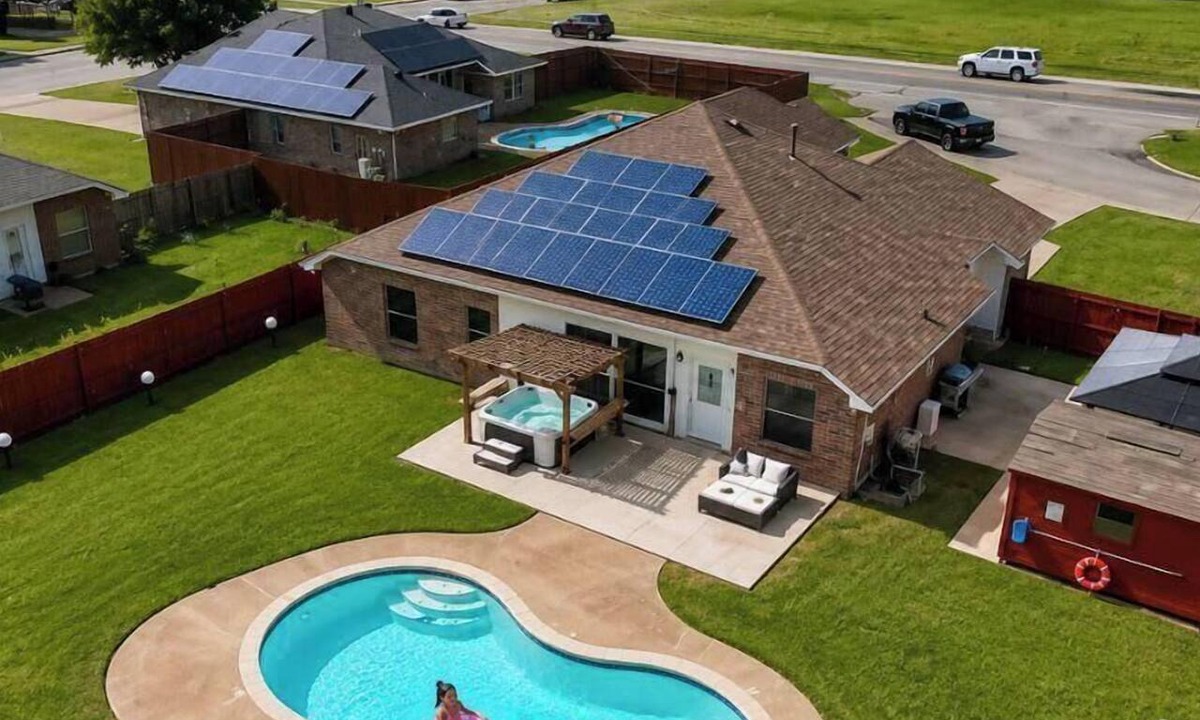 DeSoto Villa | 5BR Getaway in DeSoto with Pool & Cinema