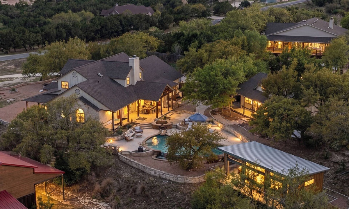 Dripping Springs House | 5BR Hill Country | Casita, Pool + 3-Building Compound | Sleeps 18