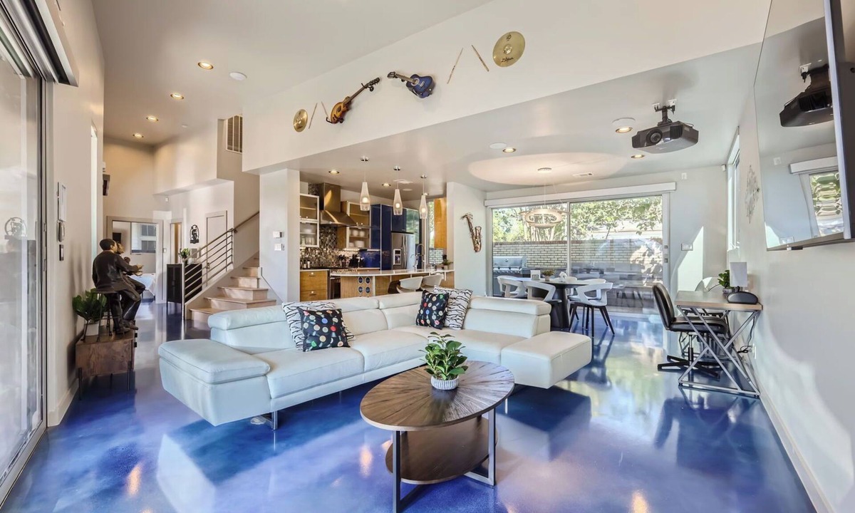 Swede Hill House | 5BR w/Guest House, Hot Tub, Dome, 3-minutes to Downtown Austin!