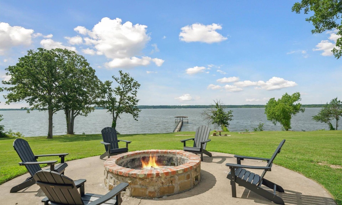 Quinlan House | 5th Nite Free! Lakefront Meets Hill Country - Pets