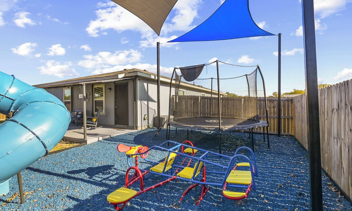 Bellmead House | 6 Mi to Waco! Home for Families + Pets
