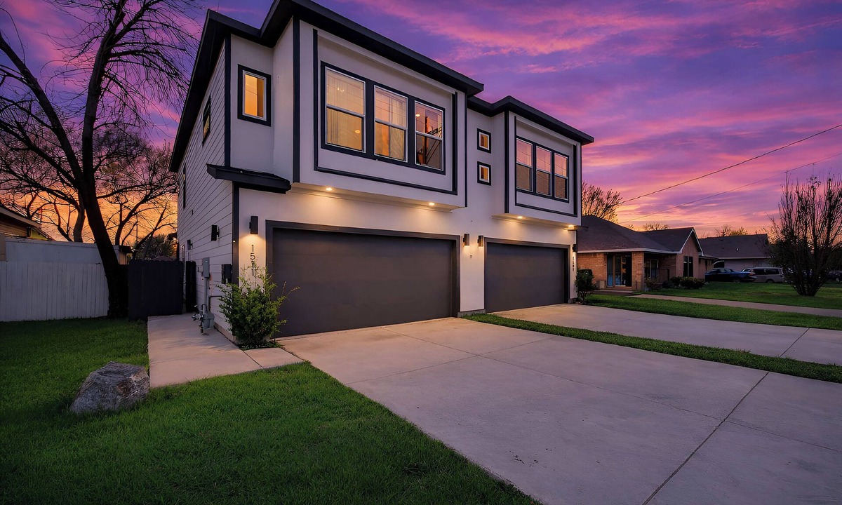 South Dallas - Fair Park House | 6BR Retreat w/Hot Tub + Infared Sauna Only 5 Mins to Downtown & Dos Equis!