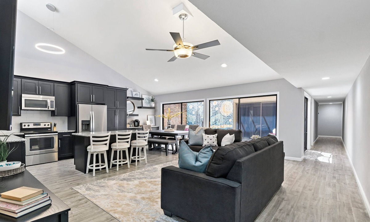 Wolf Pen Creek House | A Starry Night in Aggieland! Walk to Kyle Field
