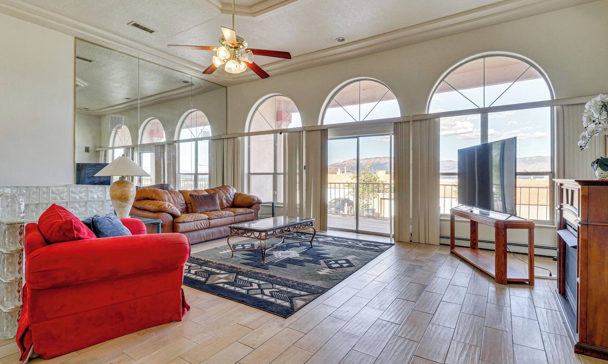 Westside House | ABQ Townhouse w/Mtn-View Balcony: Pets Welcome!
