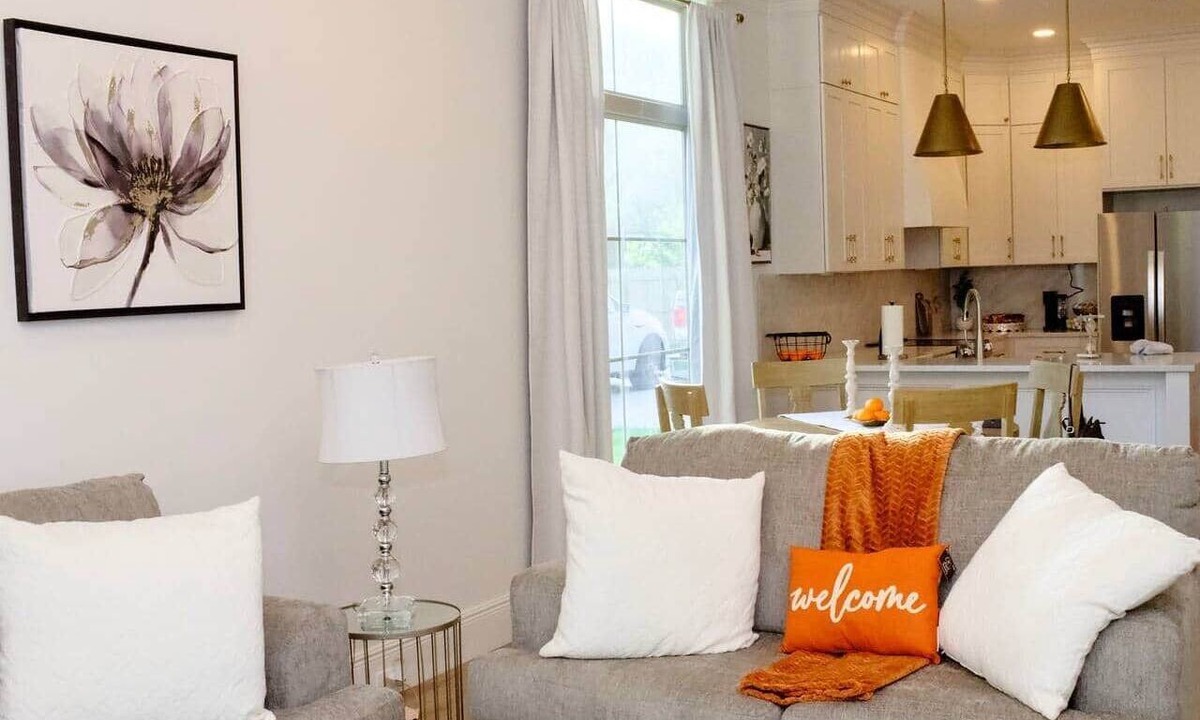 Cade House | Acadian Cottage King Ste 7 mi to Sports Complex