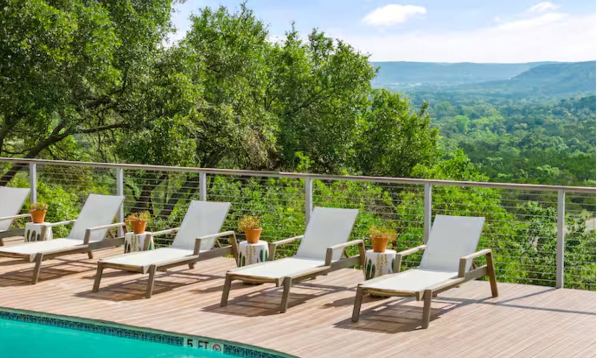 Wimberley Hotel | Amazing King Room (ADA Accessible) - Bygone Hotel