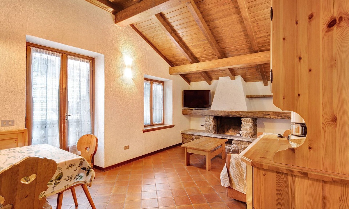 Valtellina Apartment | Apartment 'Chalet Meridiana Appartamento 10' with Mountain View