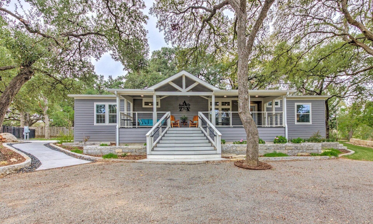 Austin House | Arete Stay. Like country in the city! Big oak trees only 12 mi. from downtown