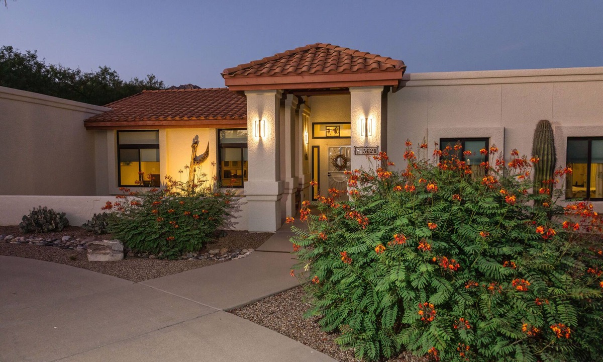 Tucson House | Ask about seasonal discounts! Foothills Home, Near Sabino Canyon, Mtn. views