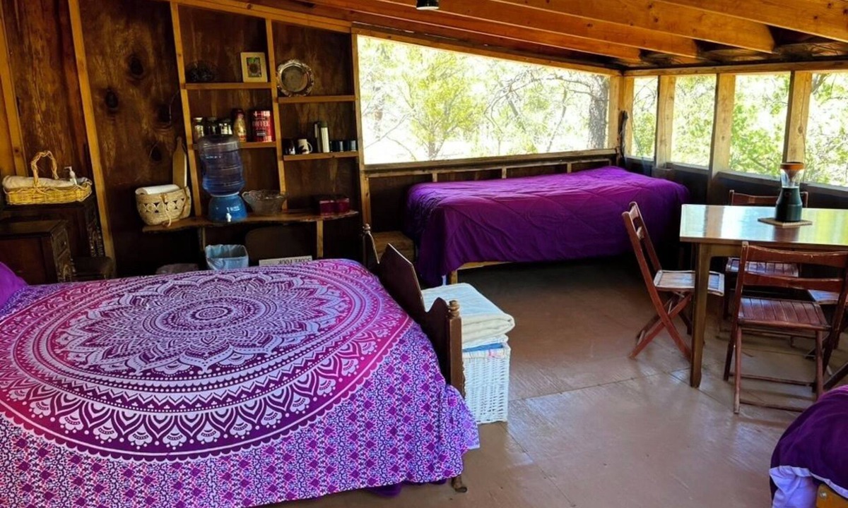 Canada de los Alamos House | Awaken to the Crimson Sunrise in this sweet Sunrise Treehouse