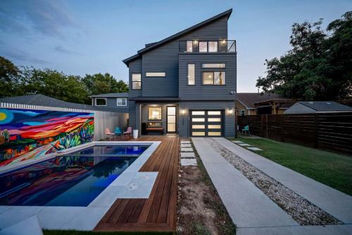 Swede Hill House | Bach & Bubbly House - 5BR, Pool, Gym & Glam Room - Villa
