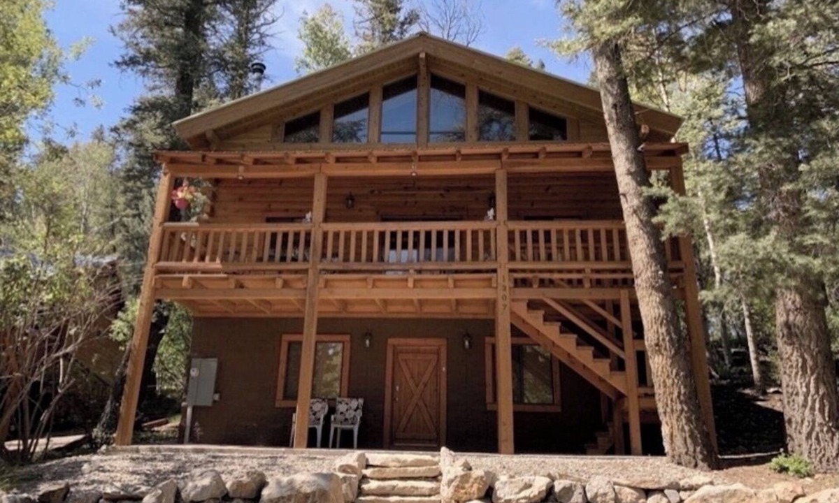 Bear Park House | Bear Paw Cabin near Lincoln National Forest 2,400 sq. ft.