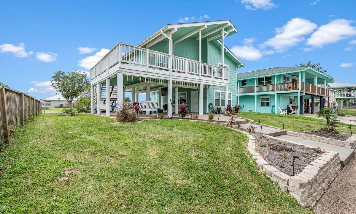 City-by-the Sea House | Bearfoot Bungalow | Cozy Pet-Friendly Bayfront Beauty Near Area Fun!
