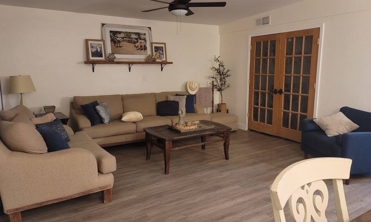 Summit House | Beautiful 3-bedroom home 13 min away from airport