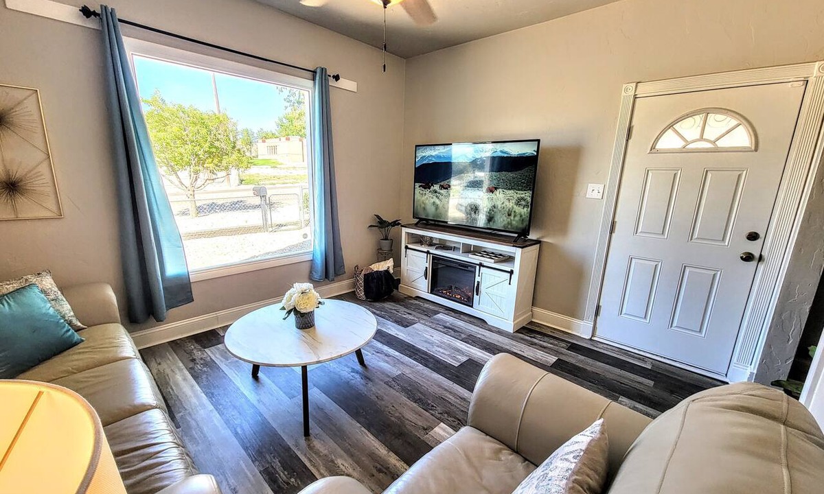 Pueblo House | Beautiful Bungalow in Pueblo