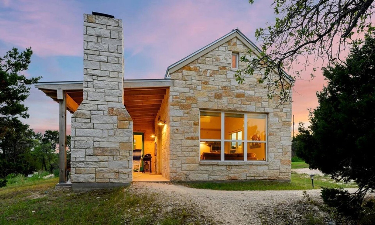 Dripping Springs Cottage | Beautiful Pet-Friendly Cottage with Outdoor Fireplace for a Wonderful Escape in Nature near Austin, Texas