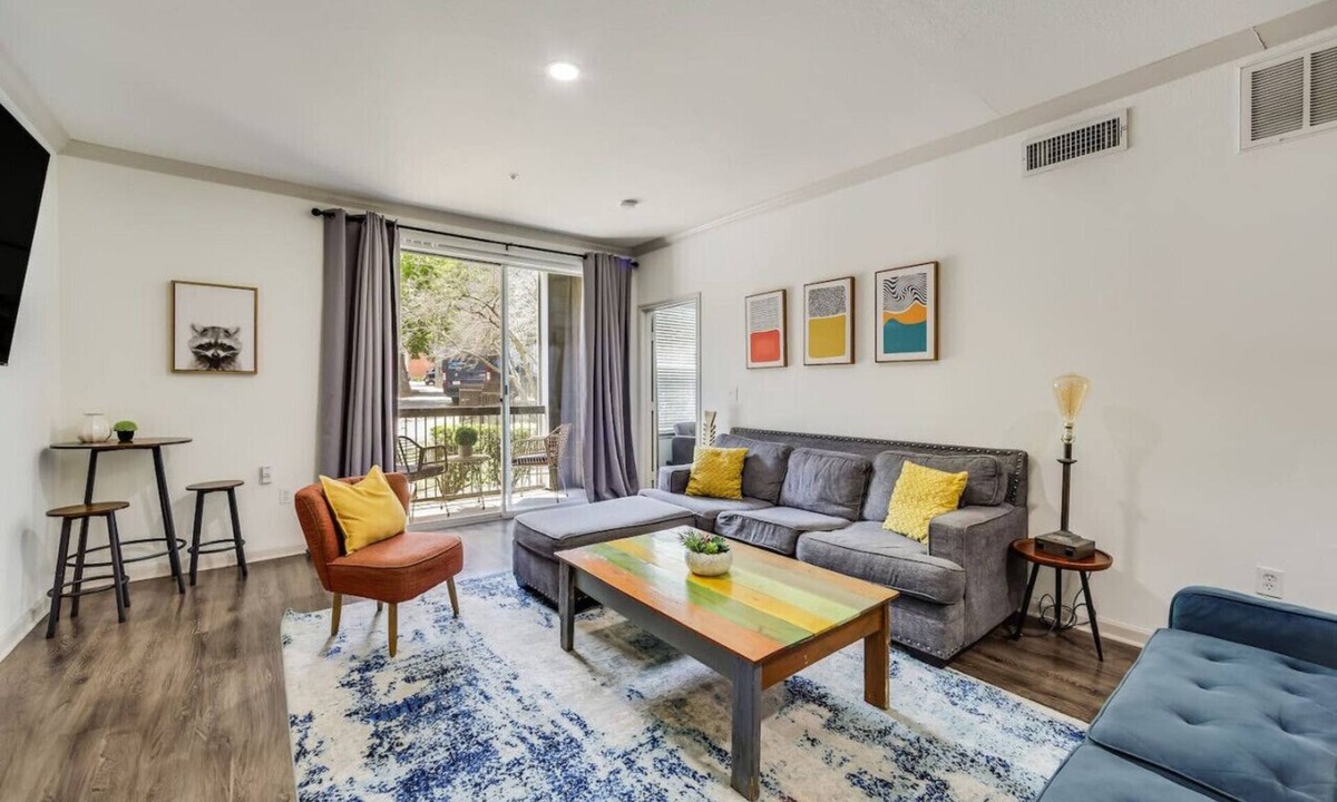 Bouldin Apartment | Best Austin Location, Pool, Style + Lots of Extras