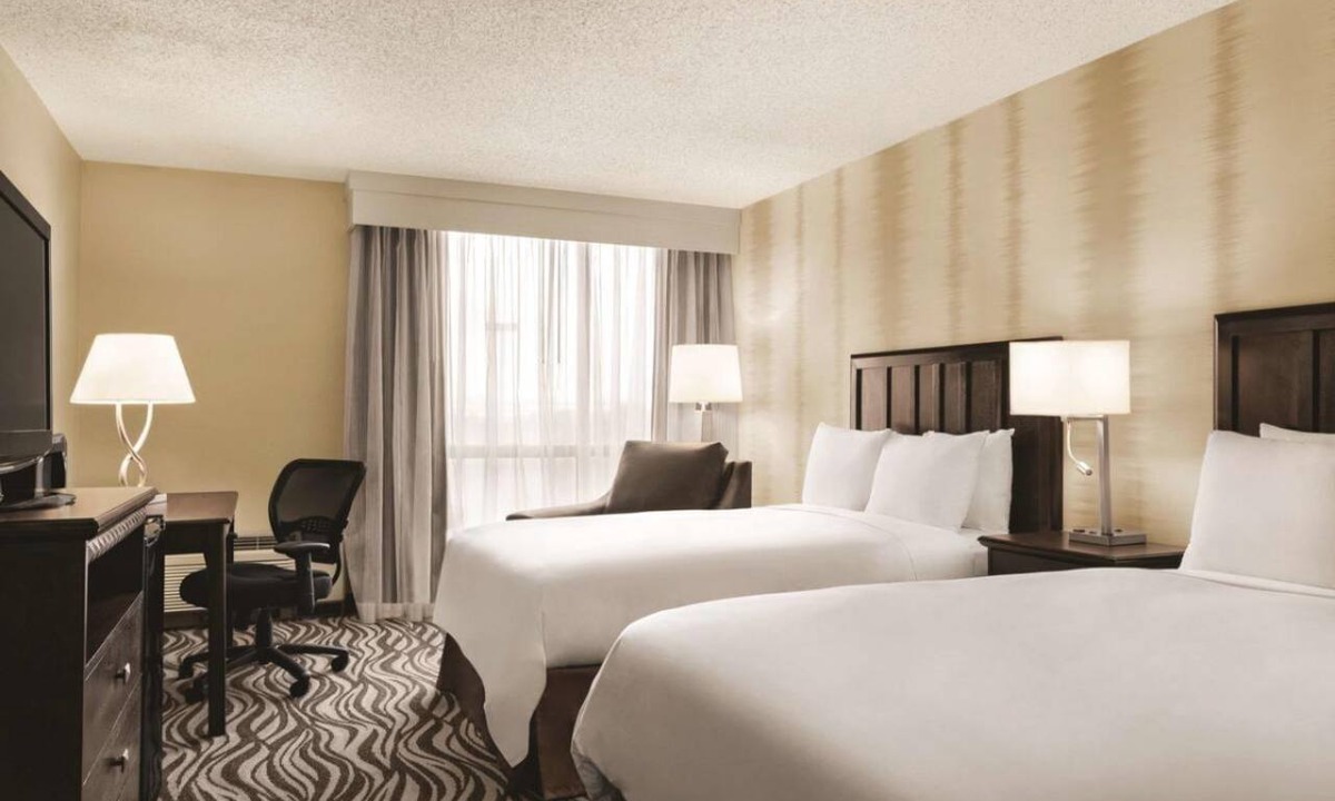 Fort Worth Hotel | Better Choice for your Vacation! 3 Comfortable Units, Free Parking, Indoor Pool