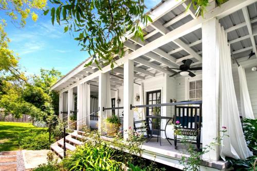 Mandeville House | Blue Heron - Old Mandeville