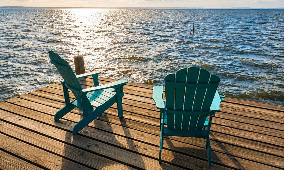 Pointblank House | Bluewater Paradise - Luxury Lakefront Retreat with Open-Water Views